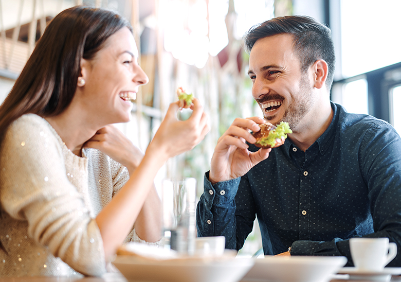 couple eating at a fast food